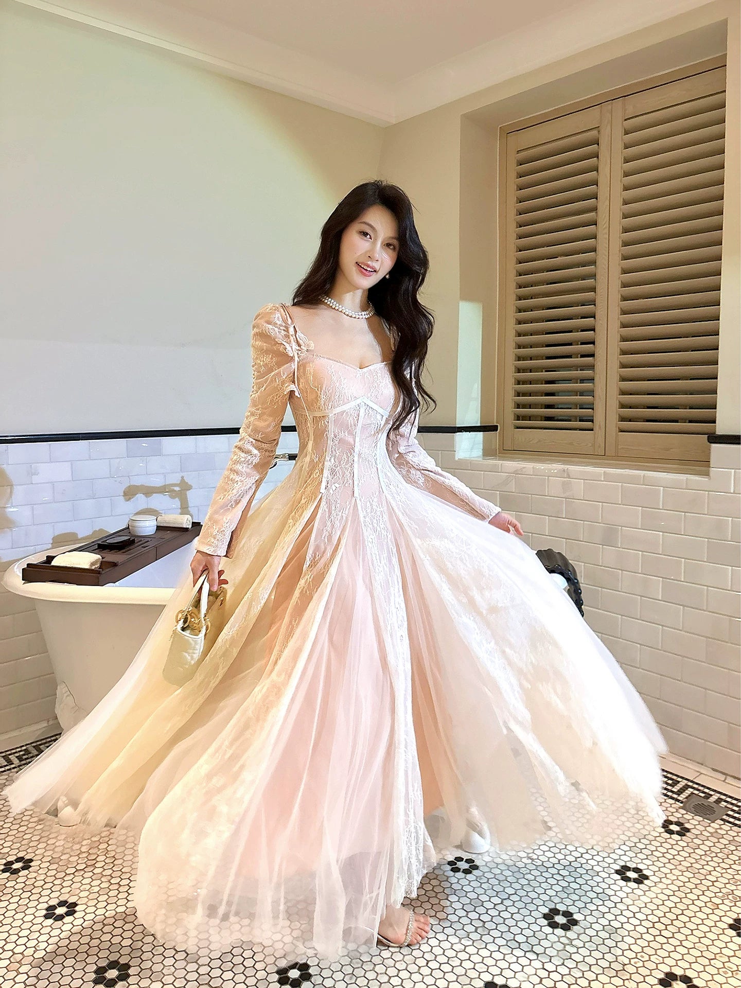Robe de bal plissée en dentelle à manches longues et coupe trapèze, idéale pour une remise de diplôme, un 18e anniversaire ou toute autre occasion spéciale (N091)