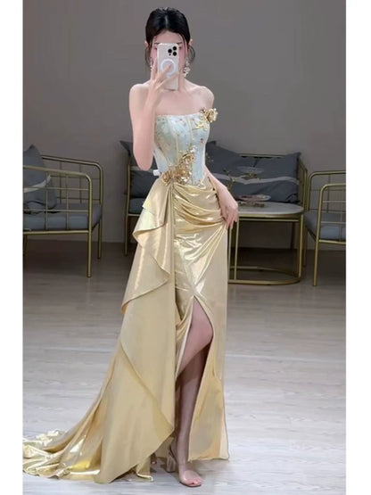 Elegantes, trägerloses, langes Meerjungfrauen-Abendkleid in Gold mit Schlitz – modisches und ästhetisches Kleid für Schulfeste, Partys und Abschlussbälle AB2235