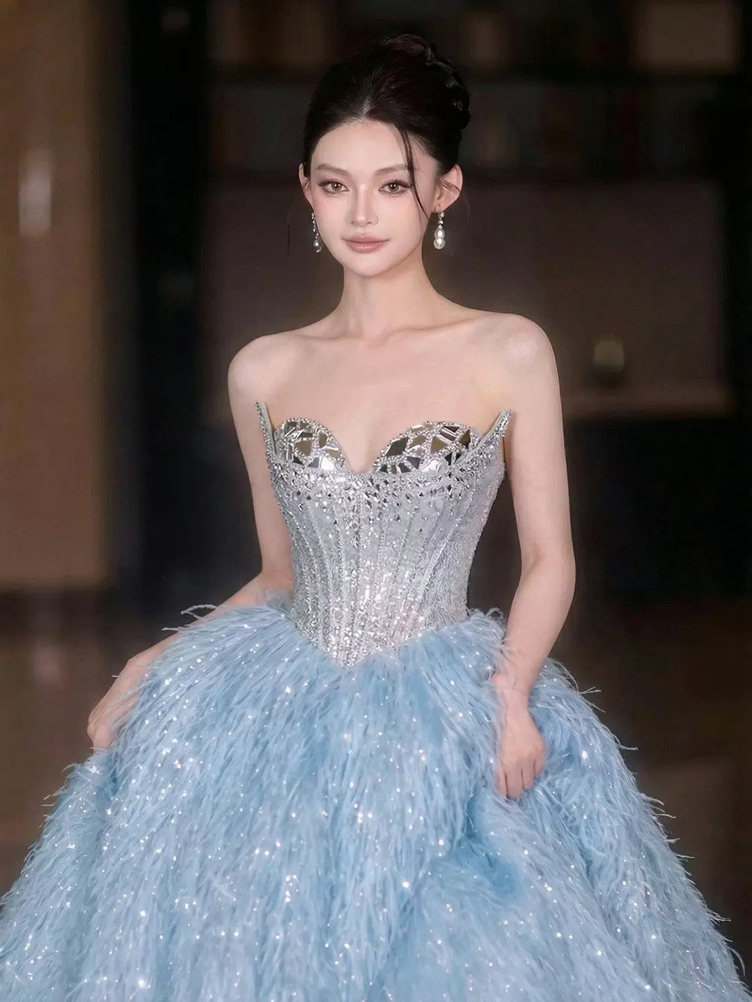 Robes de bal scintillantes 2026, bustier bleu avec cape perlée, inspiration robes de soirée longues, tenues pour un 19e anniversaire AB2266