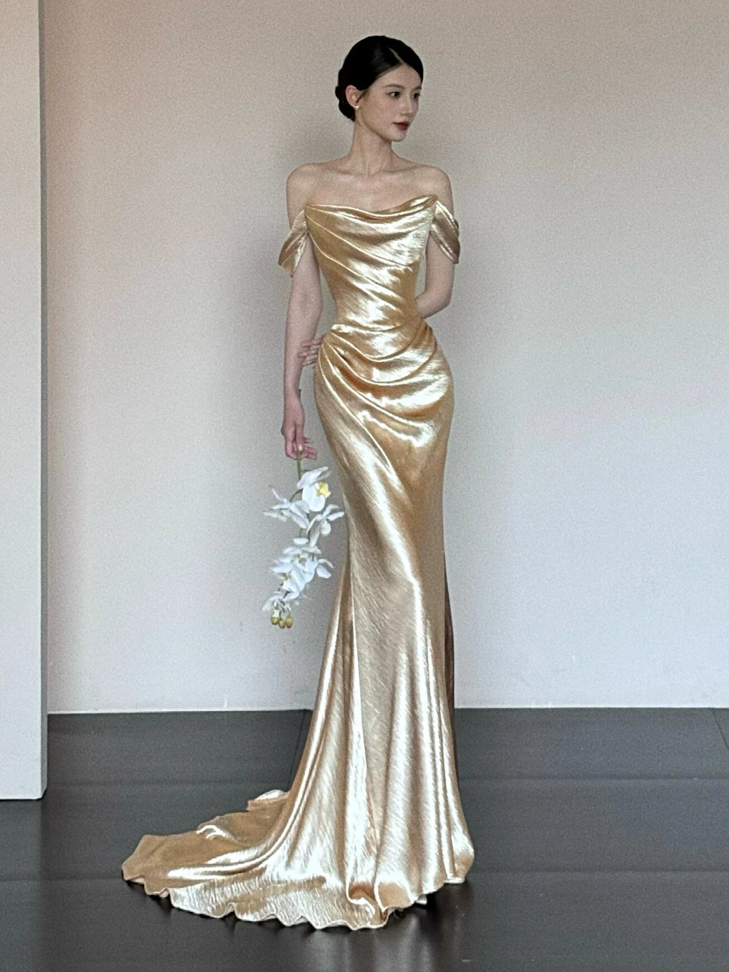 Robe de bal sirène unique à épaules dénudées et manches longues dorées - Inspiration pour une soirée d'anniversaire de 20 ans AB2254