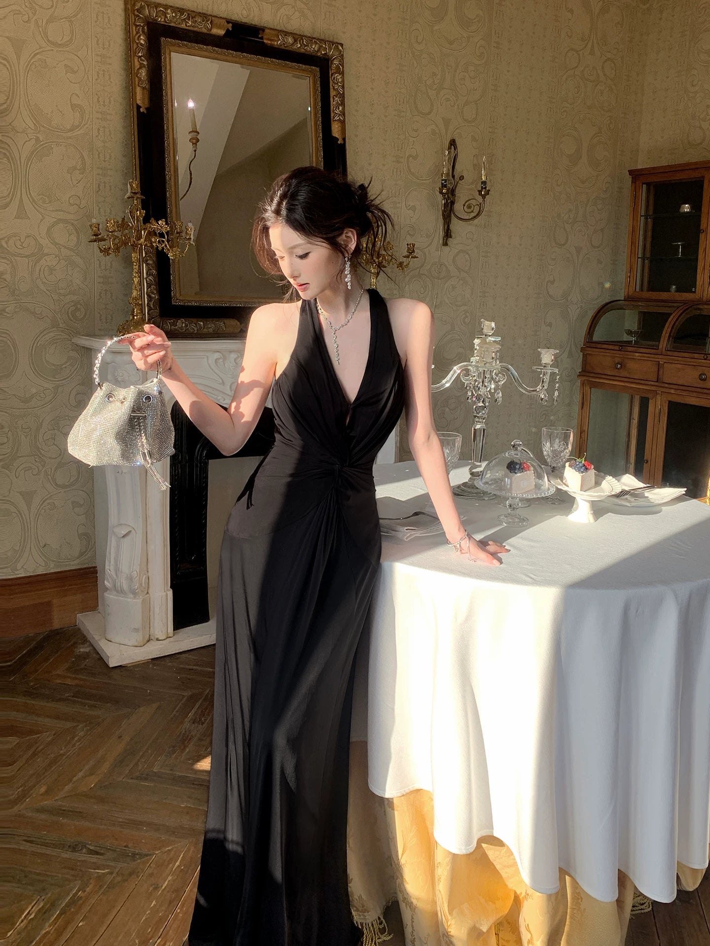 Robe de bal sirène élégante, dos nu, sans manches, noire, style licou, idéale pour une soirée d'anniversaire ou un 16e anniversaire (AB2436)