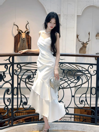 Elegantes, weißes Satin-Abendkleid mit Meerjungfrauenschnitt und eckigem Ausschnitt – Inspiration für lange Outfits zum 18. Geburtstag AB2492