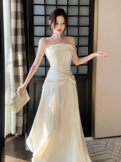 Robe de bal longue élégante ivoire à fines bretelles et sans manches plissées, coupe trapèze, idéale pour une soirée d'anniversaire ou un 16e anniversaire (AB2441)