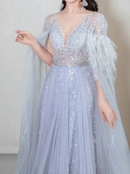 Elegantes, hellblaues Tüll-Abendkleid in A-Linie mit V-Ausschnitt – Inspiration für lange Partykleider und Outfits zum 19. Geburtstag AB2300