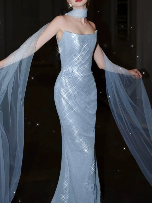Elegantes, trägerloses Paillettenkleid im Meerjungfrauenstil in Blau mit Schal – Inspiration für lange Party- und Abendkleider zum 21. Geburtstag (AB2290)