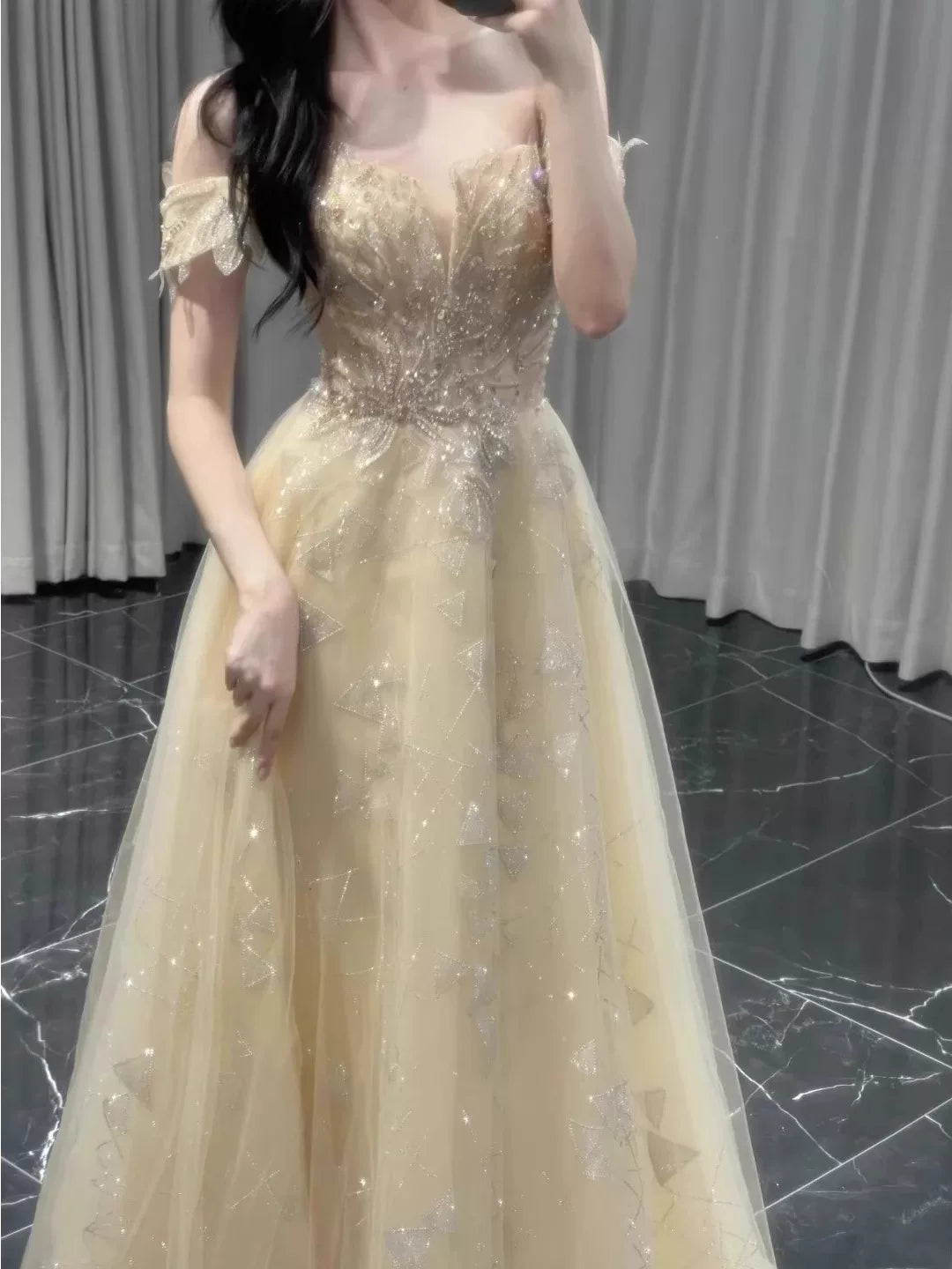 Robe de bal unique, coupe trapèze, épaules dénudées, manches courtes, dorée, inspiration robe de soirée, tenue pour un 20e anniversaire AB2255