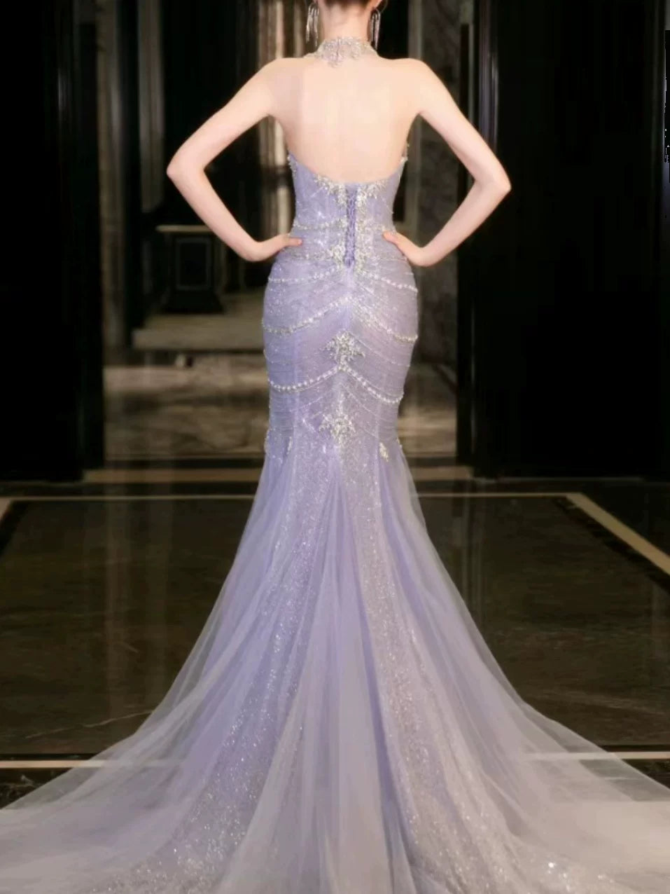 Elegantes, trägerloses, lilafarbenes Pailletten-Abendkleid im Meerjungfrauenstil – Inspiration für lange Partykleider und Outfits zum 21. Geburtstag AB2284