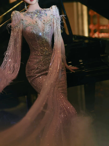 Luxuriöses Brautkleid im Meerjungfrauenstil mit Rundhalsausschnitt, langen Ärmeln, rosa mit Cape und Pailletten – figurbetontes Brautkleid AB2274