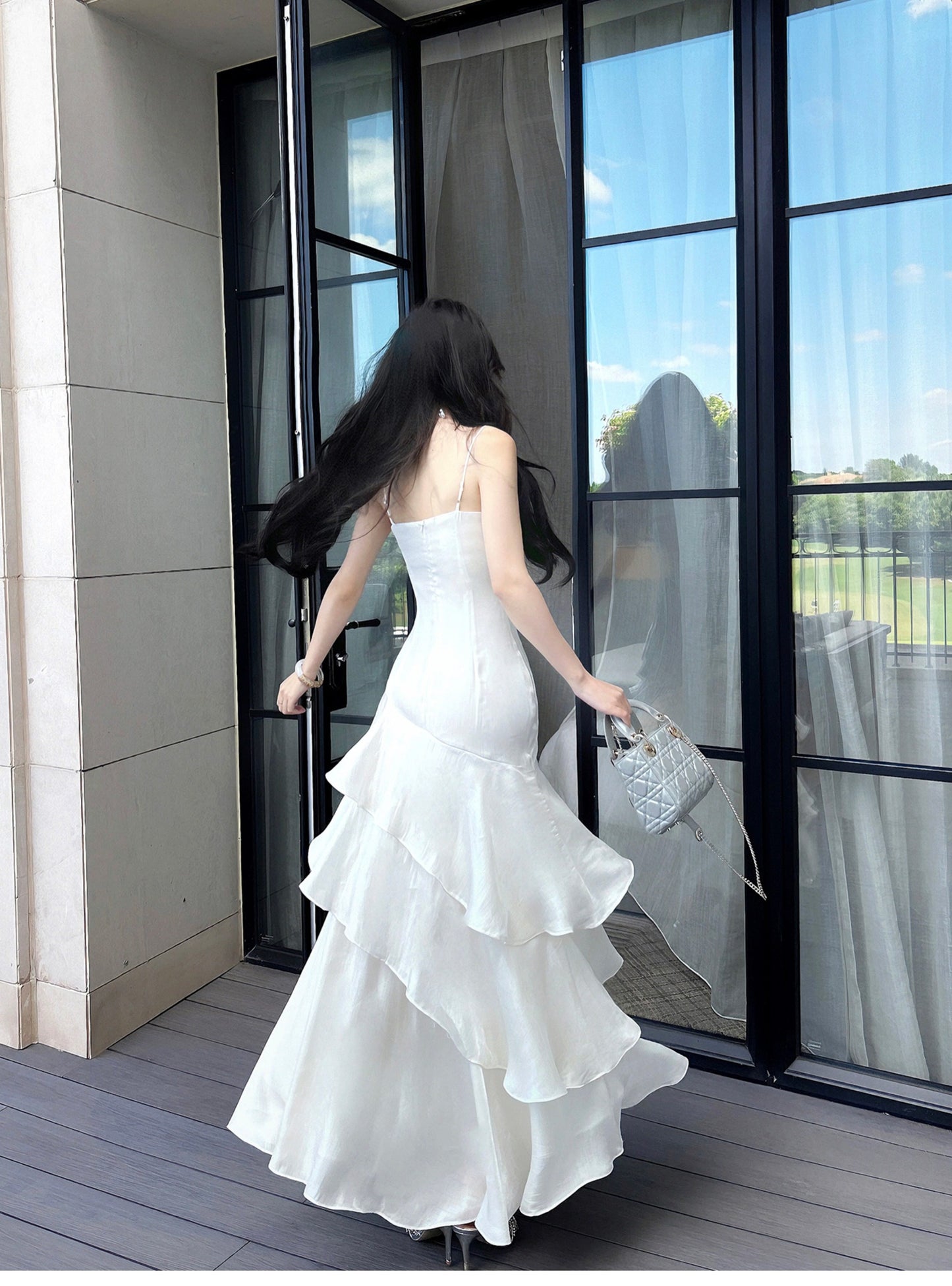 Elegantes, langes Meerjungfrauen-Abendkleid mit Spaghettiträgern und weißen Rüschen – perfekt für Schulabschlussball, Tanzparty oder 20. Geburtstag (AB2503)