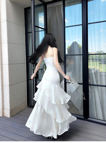 Elegantes, langes Meerjungfrauen-Abendkleid mit Spaghettiträgern und weißen Rüschen – perfekt für Schulabschlussball, Tanzparty oder 20. Geburtstag (AB2503)