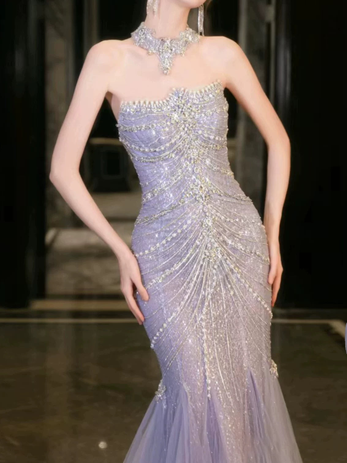 Elegantes, trägerloses, lilafarbenes Pailletten-Abendkleid im Meerjungfrauenstil – Inspiration für lange Partykleider und Outfits zum 21. Geburtstag AB2284