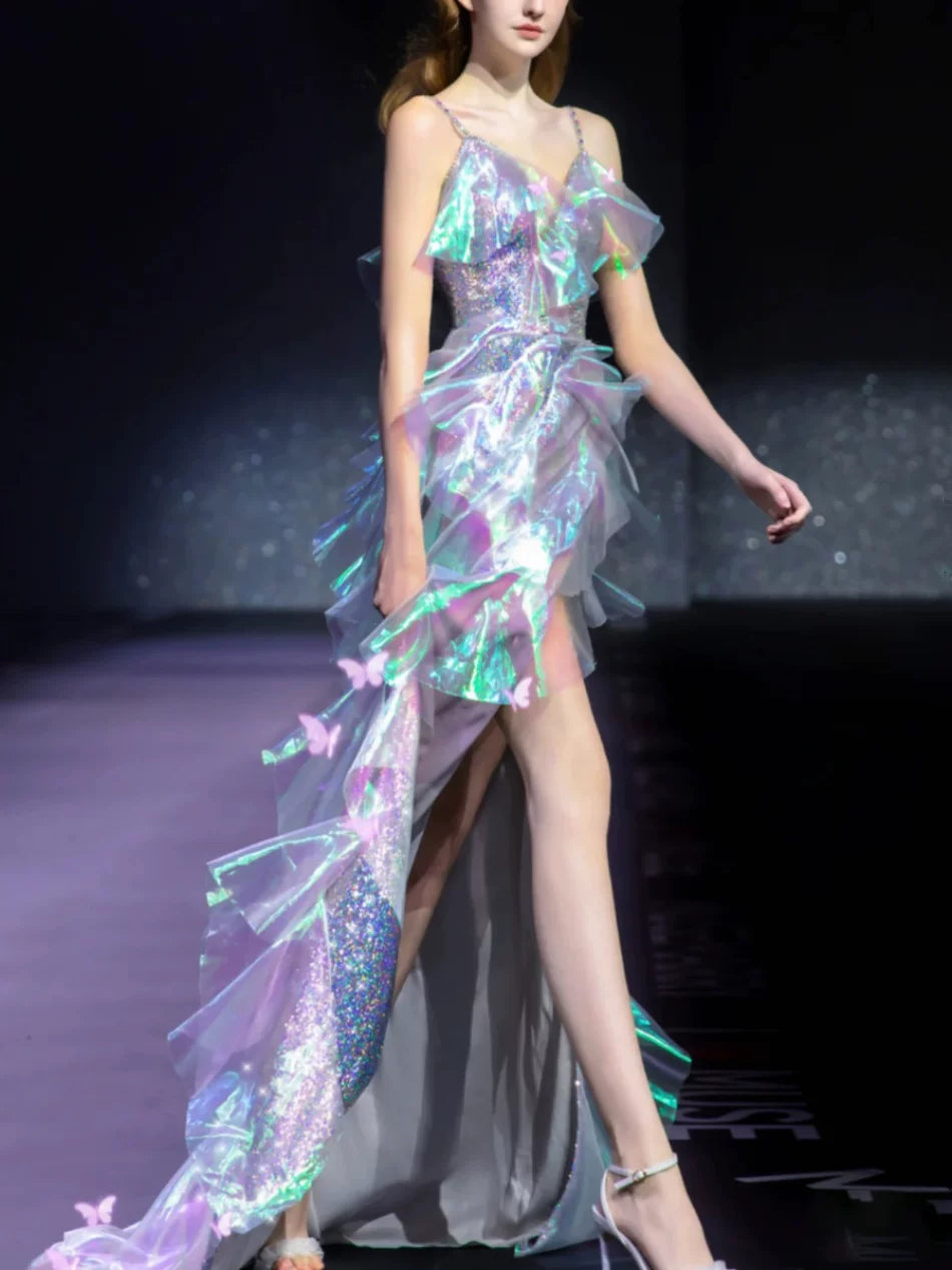 Elegantes, gestuftes Ballkleid mit asymmetrischem Saum und Spaghettiträgern – Inspiration für lange Partykleider und Abendkleider zum 19. Geburtstag (AB2280)