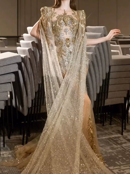 Luxuriöses Brautkleid im Meerjungfrauenstil mit Rundhalsausschnitt, langen Ärmeln, Gold mit Ärmeln und Cape, Pailletten, für figurbetonte Brautkleider AB2283