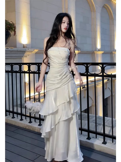 Elegantes, langes Meerjungfrauen-Abendkleid mit Spaghettiträgern und weißen Rüschen – perfekt für Schulabschlussball, Tanzparty oder 20. Geburtstag (AB2503)