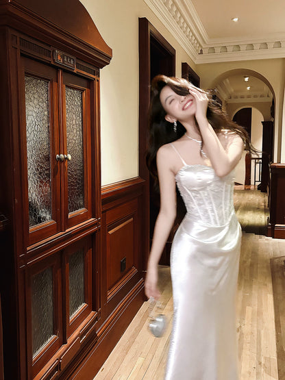 Robe de bal longue plissée en satin blanc satiné, élégante, à fines bretelles spaghetti, style sirène. Tenue de soirée de remise de diplômes esthétique N089