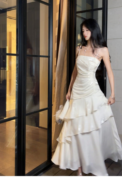 Elegantes, langes Meerjungfrauen-Abendkleid mit Spaghettiträgern und weißen Rüschen – perfekt für Schulabschlussball, Tanzparty oder 20. Geburtstag (AB2503)