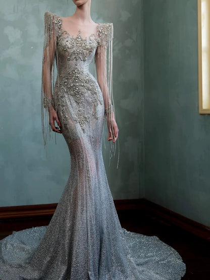 Funkelndes Meerjungfrauen-Kleid mit Pailletten und Perlen, langen Ärmeln – Inspiration für lange Partykleider, Abendkleider und Outfits zum 20. Geburtstag AB2303