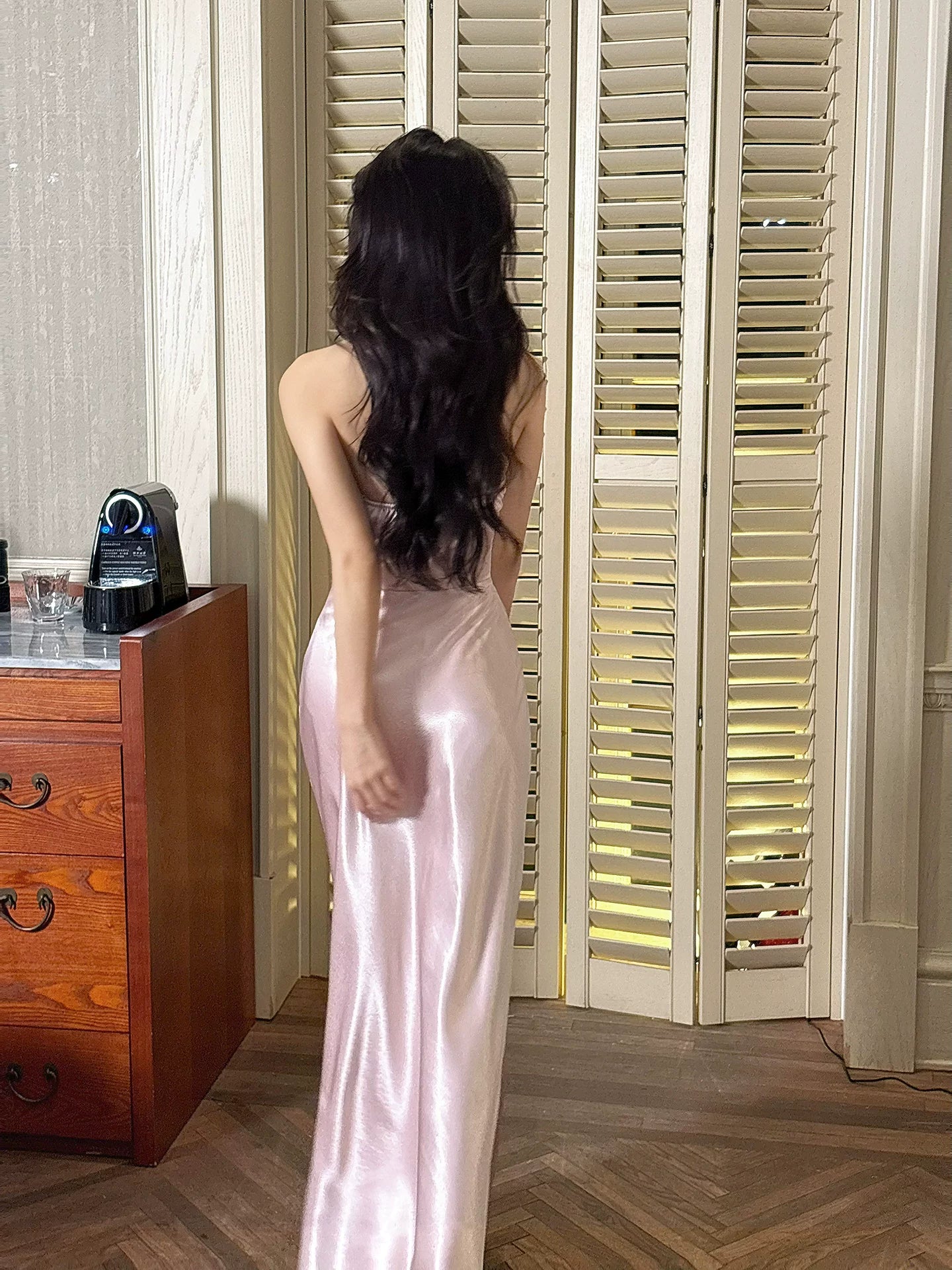 Robe de bal chic en satin rose satiné, coupe fourreau, dos nu, longueur cheville, idéale pour une remise de diplôme ou un 18e anniversaire (N098)