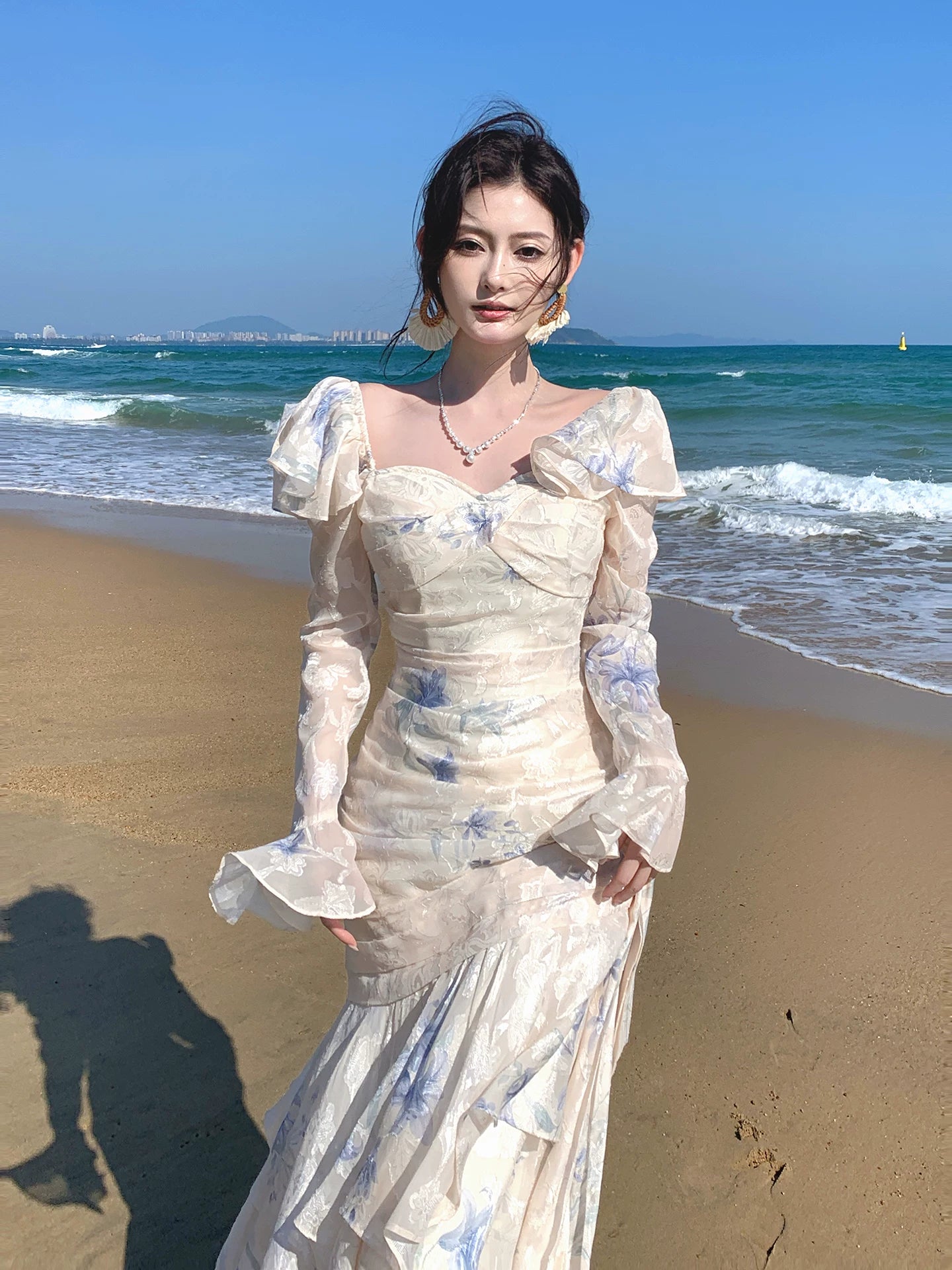 Robe de bal sirène élégante à col carré et manches longues en mousseline bleue à imprimé floral, idéale pour une soirée d'anniversaire ou un 16e anniversaire (AB2466)
