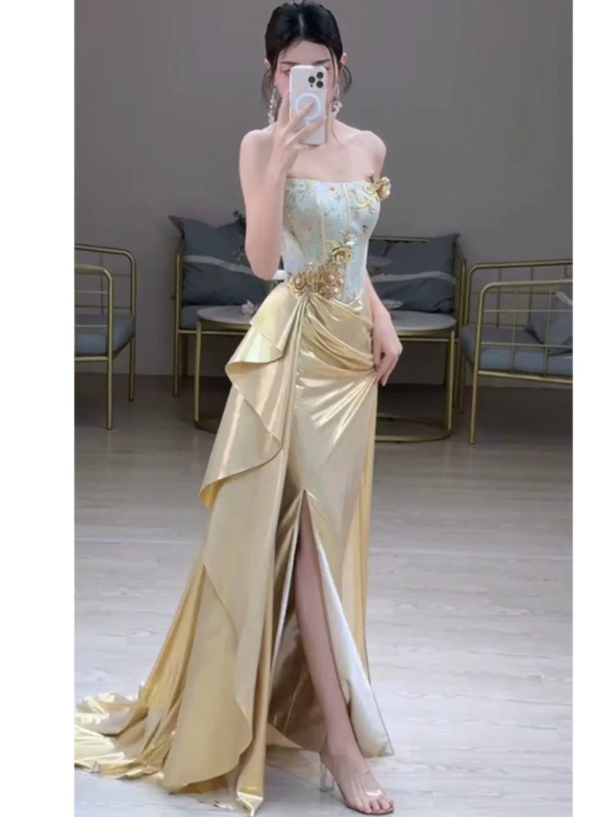 Elegantes, trägerloses, langes Meerjungfrauen-Abendkleid in Gold mit Schlitz – modisches und ästhetisches Kleid für Schulfeste, Partys und Abschlussbälle AB2235