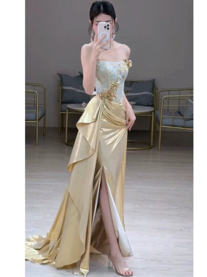Elegantes, trägerloses, langes Meerjungfrauen-Abendkleid in Gold mit Schlitz – modisches und ästhetisches Kleid für Schulfeste, Partys und Abschlussbälle AB2235
