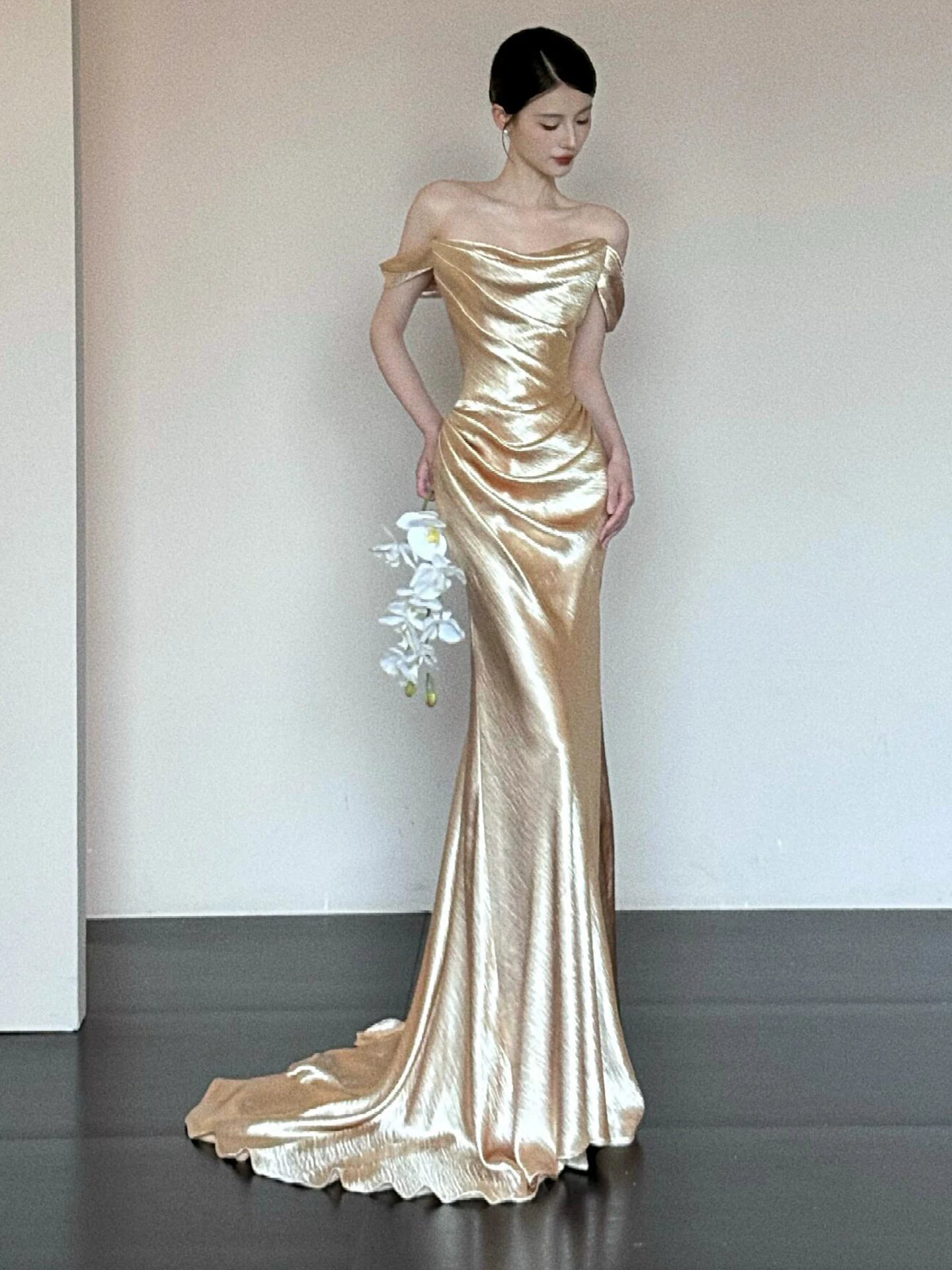 Robe de bal sirène unique à épaules dénudées et manches longues dorées - Inspiration pour une soirée d'anniversaire de 20 ans AB2254