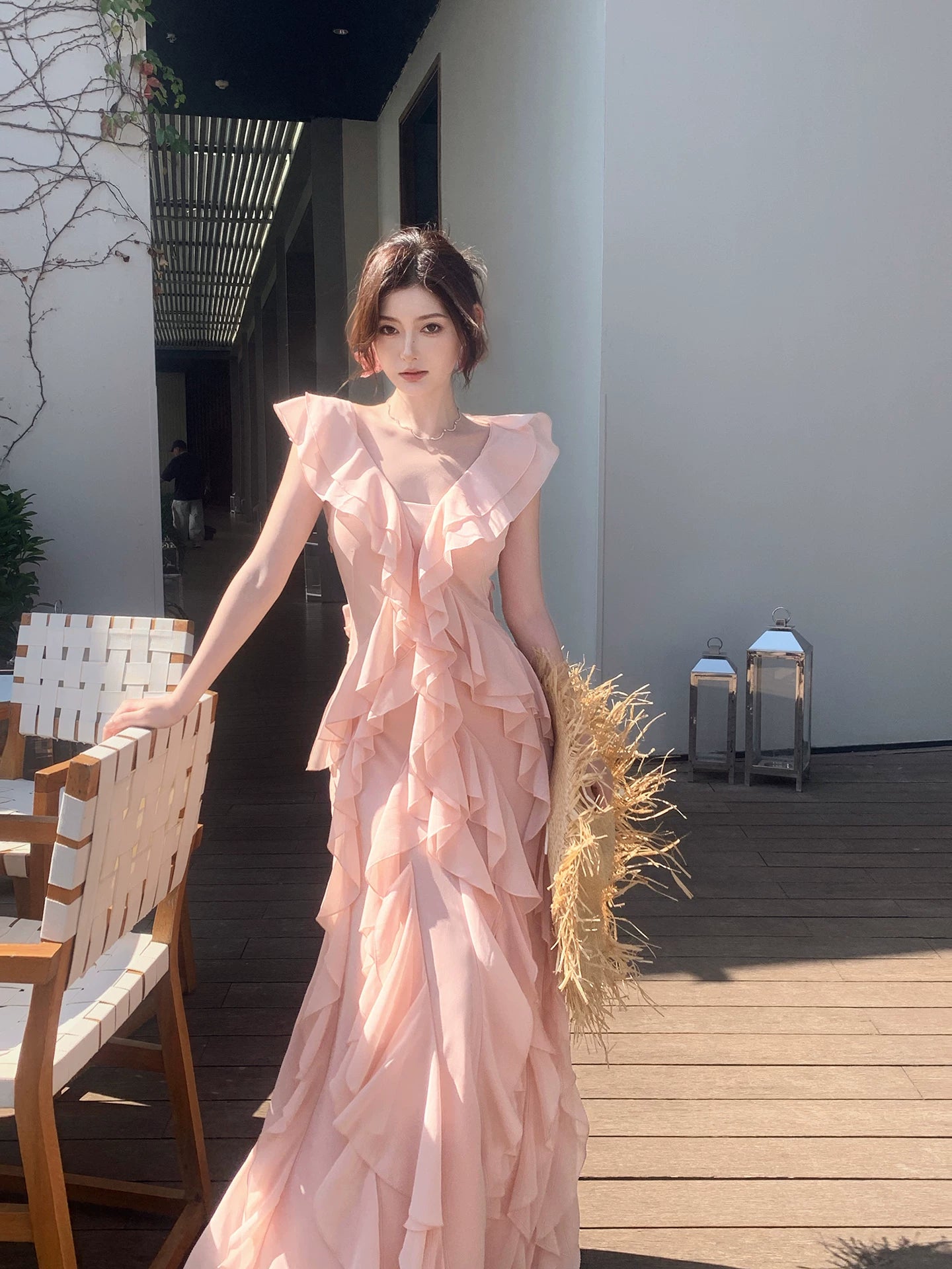 Robe de bal longue en mousseline rose corail, coupe trapèze, col en V, style simple, idéale pour un 16e anniversaire (AB2412)
