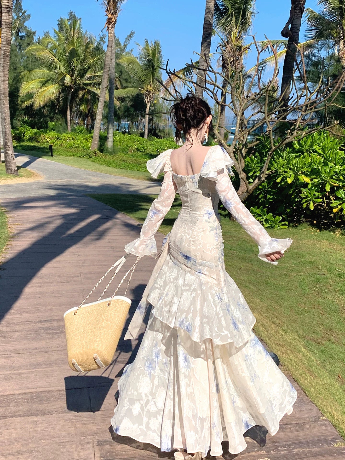 Robe de bal sirène élégante à col carré et manches longues en mousseline bleue à imprimé floral, idéale pour une soirée d'anniversaire ou un 16e anniversaire (AB2466)