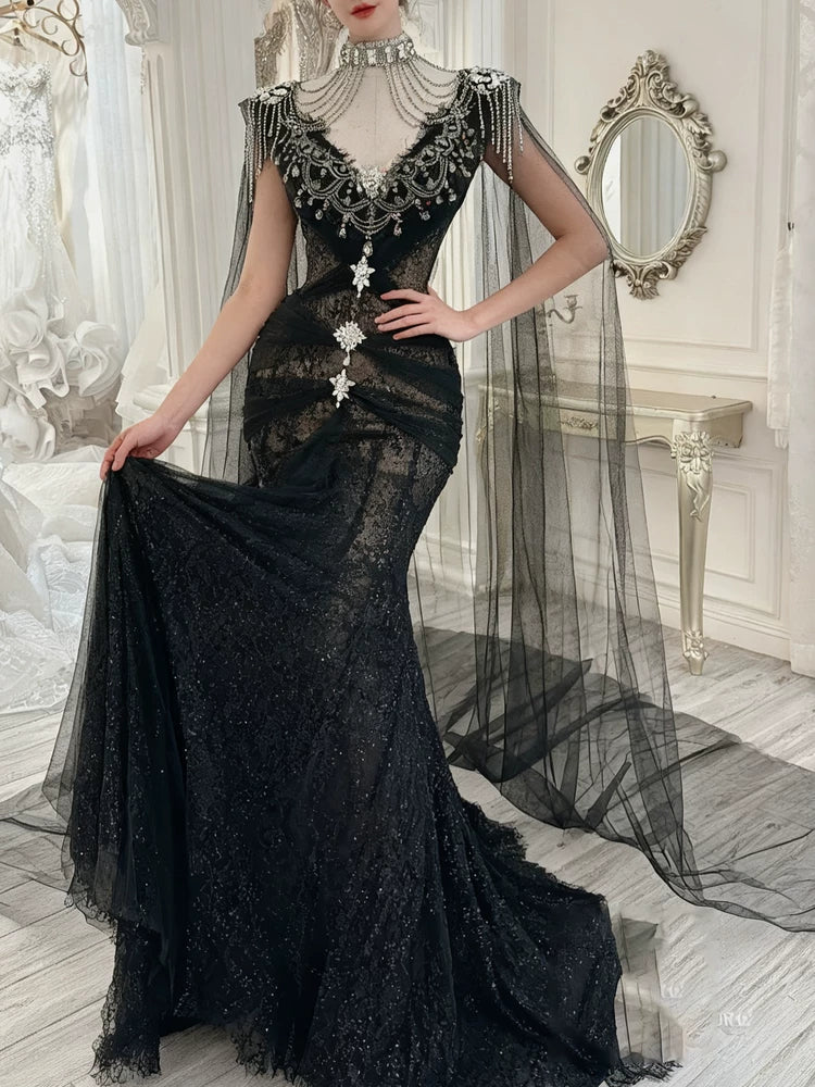 Elegantes, schlichtes Ballkleid im Meerjungfrauenstil mit V-Ausschnitt, schwarzem Tüll, langen Ärmeln und Cape, langes, formelles Partykleid AB2337