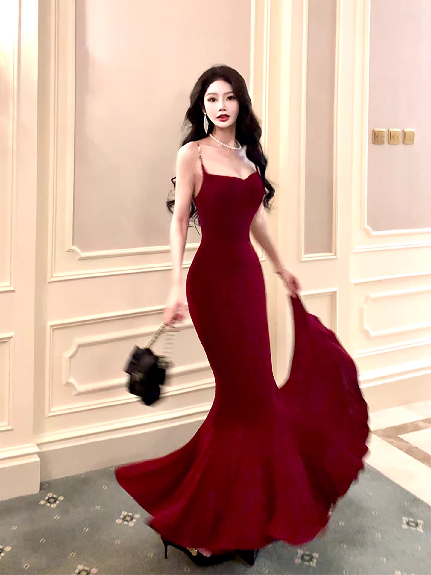 Robe de bal longue bordeaux à fines bretelles style sirène, idéale pour un mariage ou un 20e anniversaire (AB2493)