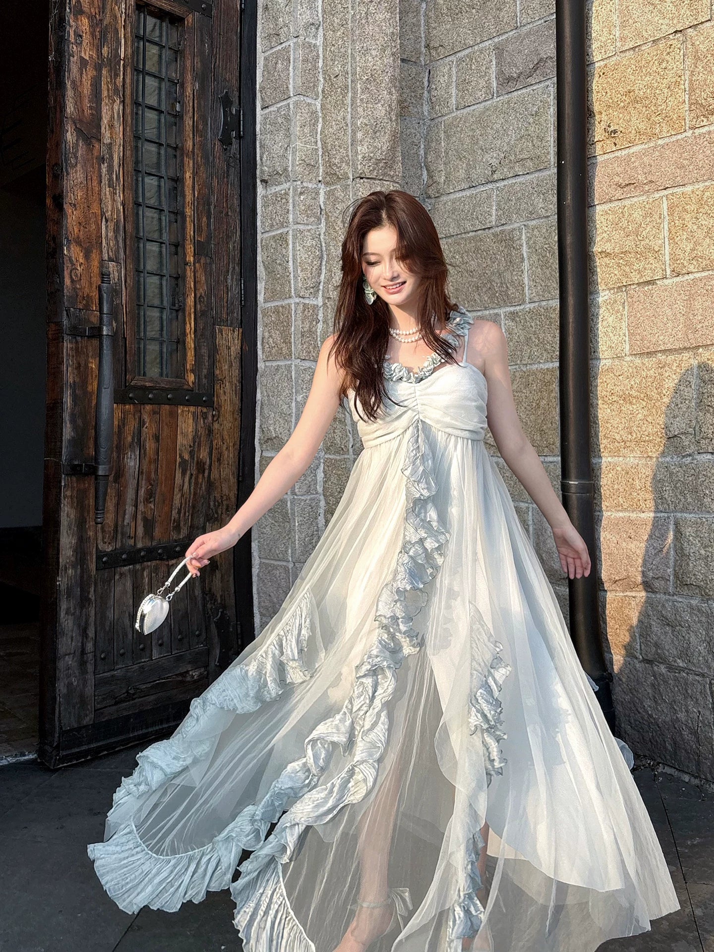 Robe de bal mi-longue en mousseline bleu ciel clair, coupe trapèze, dos nu, style modeste, idéale pour une soirée d'anniversaire ou un 16e anniversaire (AB2417)