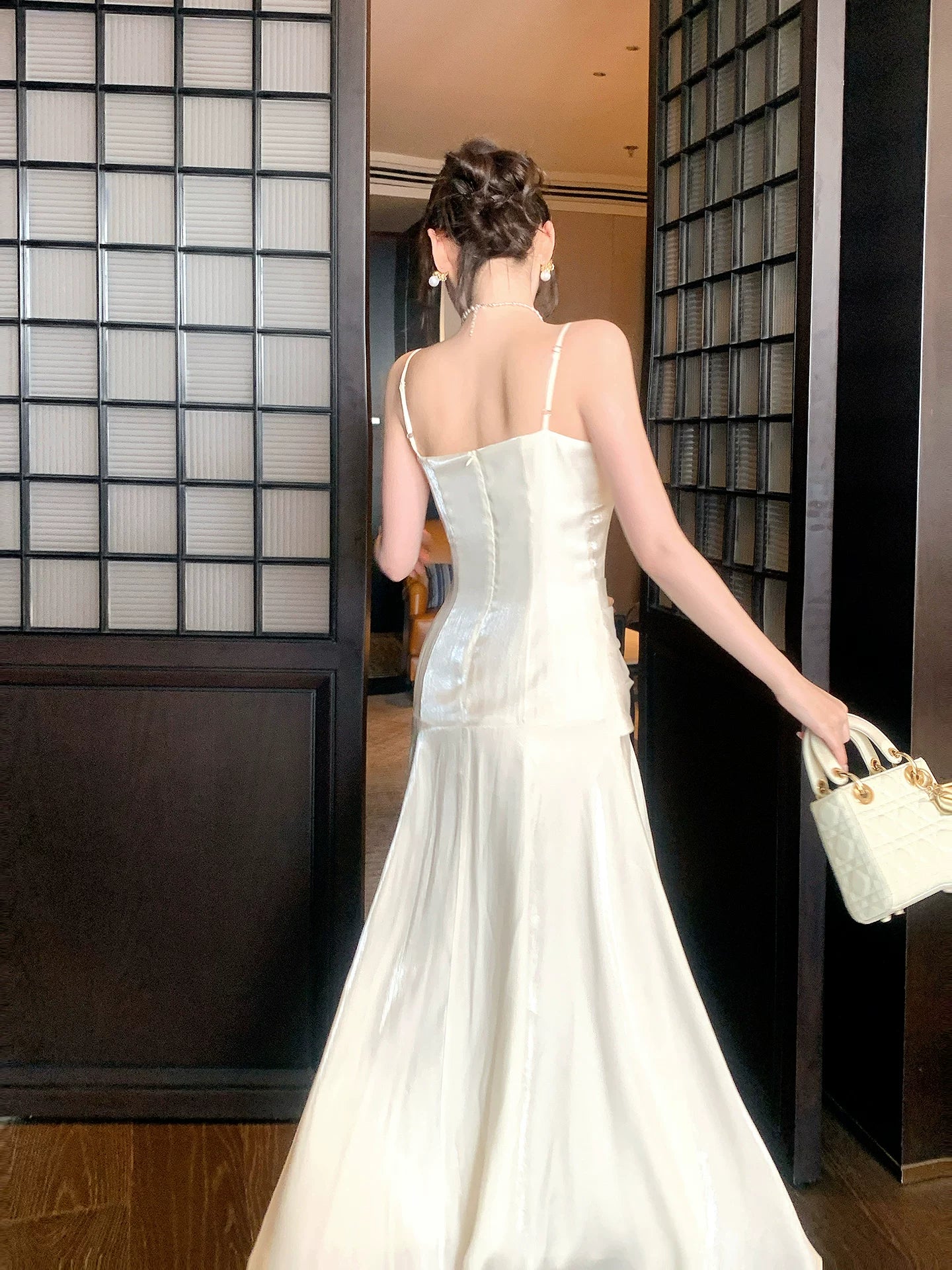 Robe de bal longue élégante ivoire à fines bretelles et sans manches plissées, coupe trapèze, idéale pour une soirée d'anniversaire ou un 16e anniversaire (AB2441)