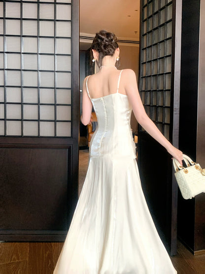 Robe de bal longue élégante ivoire à fines bretelles et sans manches plissées, coupe trapèze, idéale pour une soirée d'anniversaire ou un 16e anniversaire (AB2441)