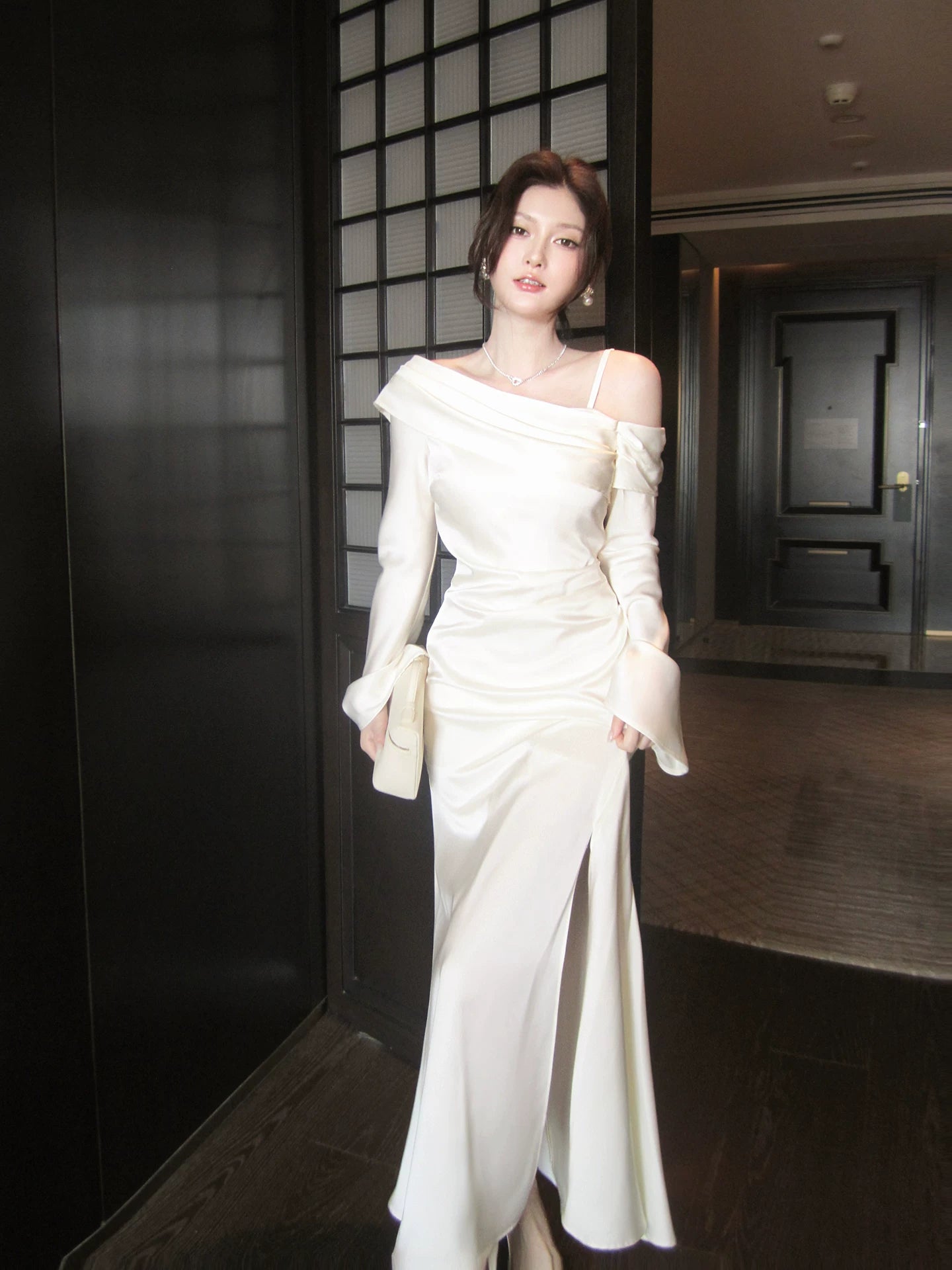 Robe de bal sirène élégante en satin soyeux blanc, épaules dénudées, longueur cheville, tenue pour une soirée d'anniversaire ou un 16e anniversaire AB2430