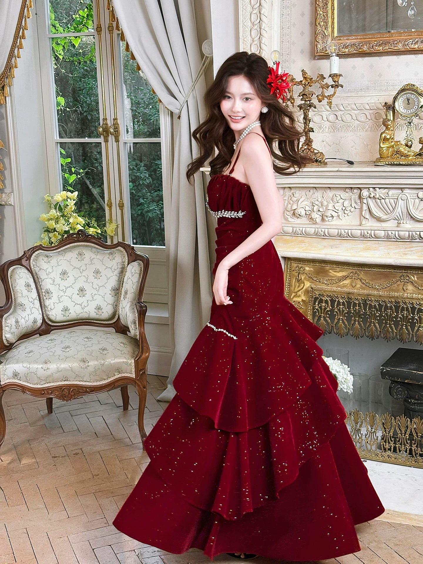Robe de bal longue sirène élégante à fines bretelles en velours bordeaux à volants - Tenue de soirée de remise de diplômes N081