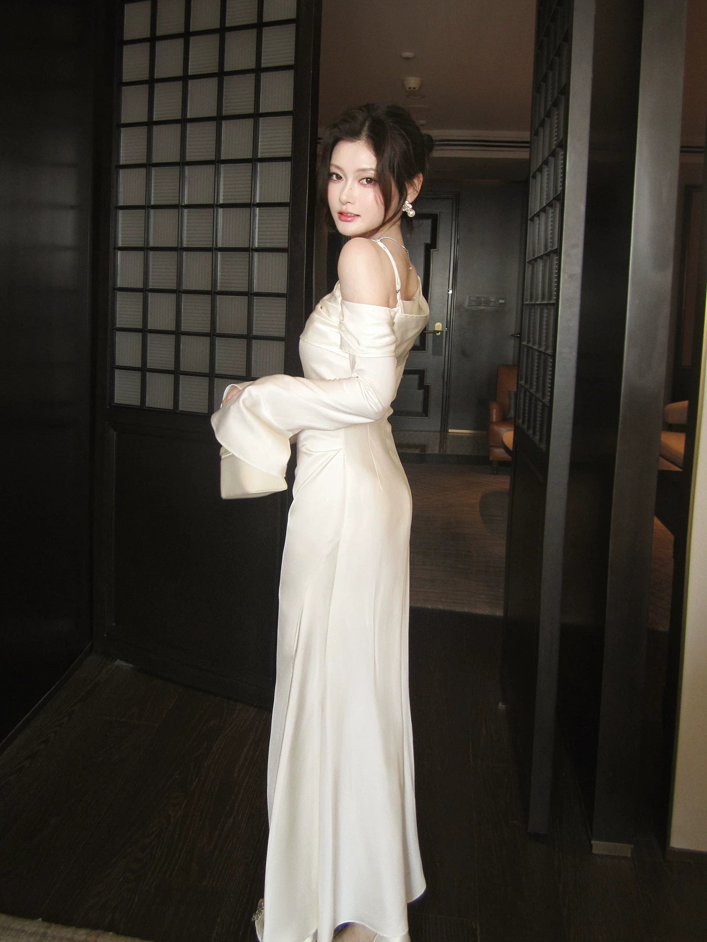 Robe de bal sirène élégante en satin soyeux blanc, épaules dénudées, longueur cheville, tenue pour une soirée d'anniversaire ou un 16e anniversaire AB2430