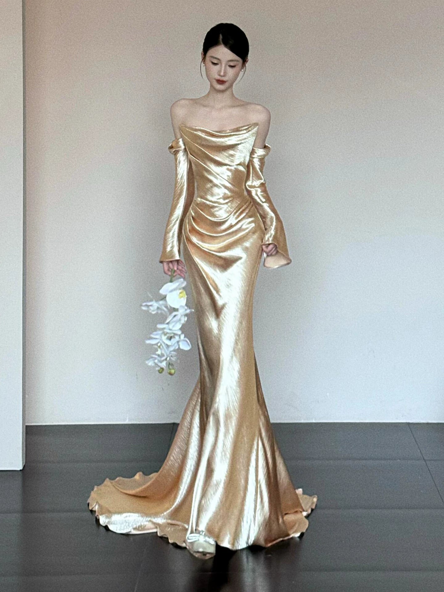 Robe de bal sirène unique à épaules dénudées et manches longues dorées - Inspiration pour une soirée d'anniversaire de 20 ans AB2254