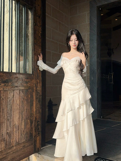Robe de bal blanche sirène élégante à épaules dénudées et manches longues plissées, idéale pour une remise de diplôme ou un 20e anniversaire (N099)