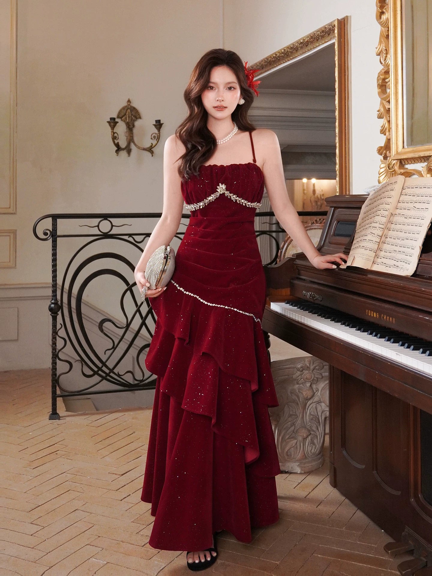 Robe de bal longue sirène élégante à fines bretelles en velours bordeaux à volants - Tenue de soirée de remise de diplômes N081