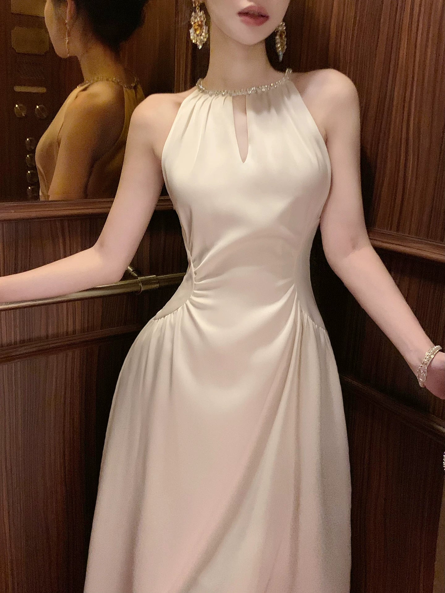 Robe de bal sexy en satin blanc, coupe trapèze, col bijou, longueur cheville, idéale pour un mariage ou un 22e anniversaire (AB2507)