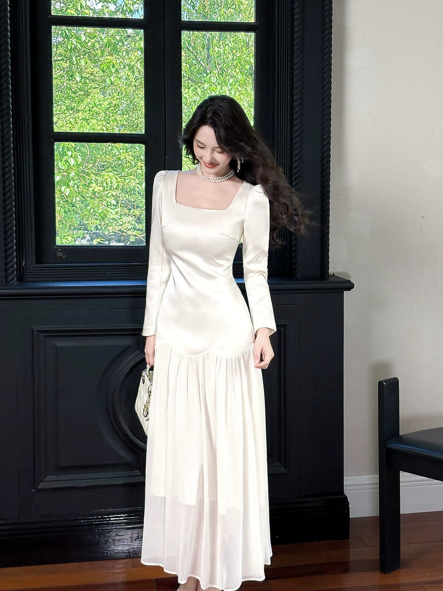 Robe de bal mi-longue en mousseline blanche, coupe trapèze, col carré et taille basse - N082
