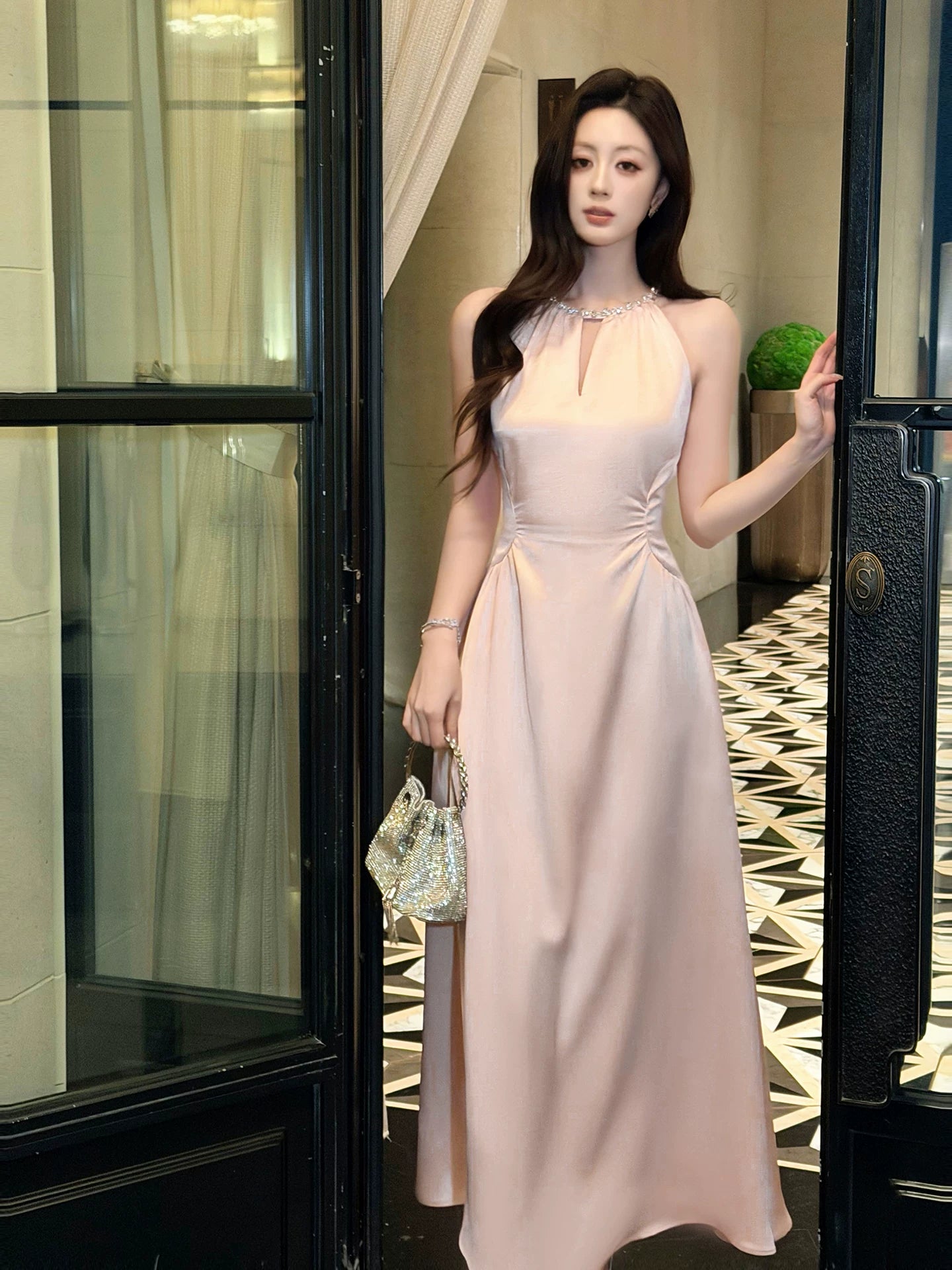 Sexy A-Linien-Abendkleid aus rosa Satin mit Rundhalsausschnitt, auch als Hochzeitsgastkleid oder Outfit zum 20. Geburtstag geeignet (AB2468)