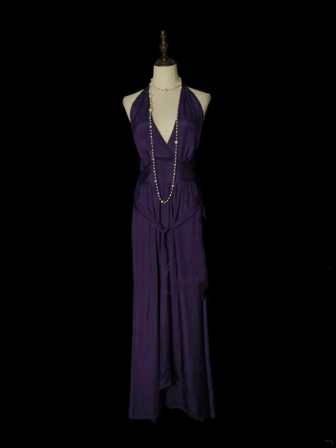 Simple A line Halter V Neck Chiffon Grape Long Prom Dress Ideas With Pleated Formal Party Dress Inspo For Women OB004