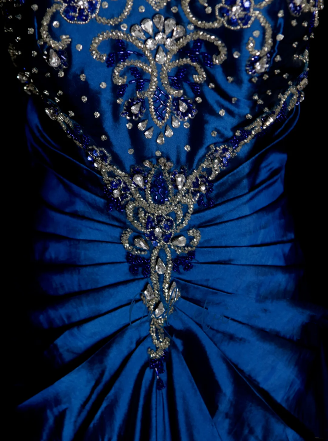 Elegantes Ballkleid aus königsblauem Taft mit goldenen Perlen und herzförmigem Ausschnitt – langes Abendkleid, trendiges Partykleid für Damen OB007
