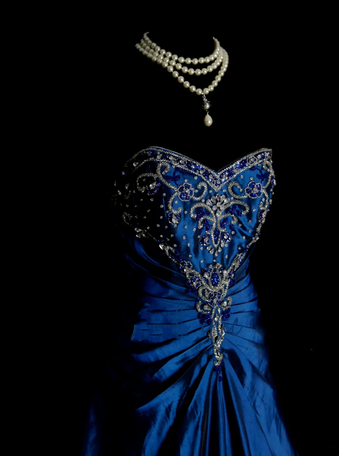 Elegantes Ballkleid aus königsblauem Taft mit goldenen Perlen und herzförmigem Ausschnitt – langes Abendkleid, trendiges Partykleid für Damen OB007