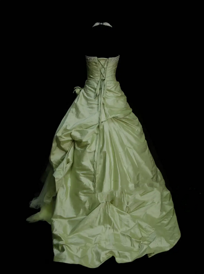 Robe de bal unique sans bretelles en tulle et satin vert sauge à plusieurs volants, longue robe de quinceañera, tenue d'anniversaire pour les 15 et 16 ans, référence OB011