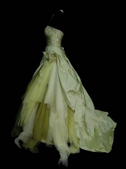 Robe de bal unique sans bretelles en tulle et satin vert sauge à plusieurs volants, longue robe de quinceañera, tenue d'anniversaire pour les 15 et 16 ans, référence OB011
