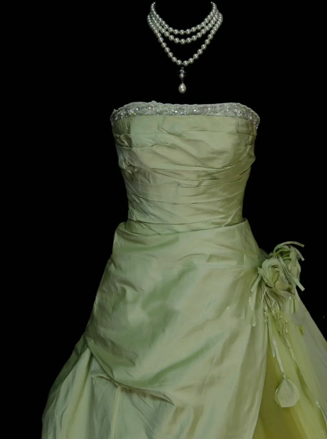 Robe de bal unique sans bretelles en tulle et satin vert sauge à plusieurs volants, longue robe de quinceañera, tenue d'anniversaire pour les 15 et 16 ans, référence OB011