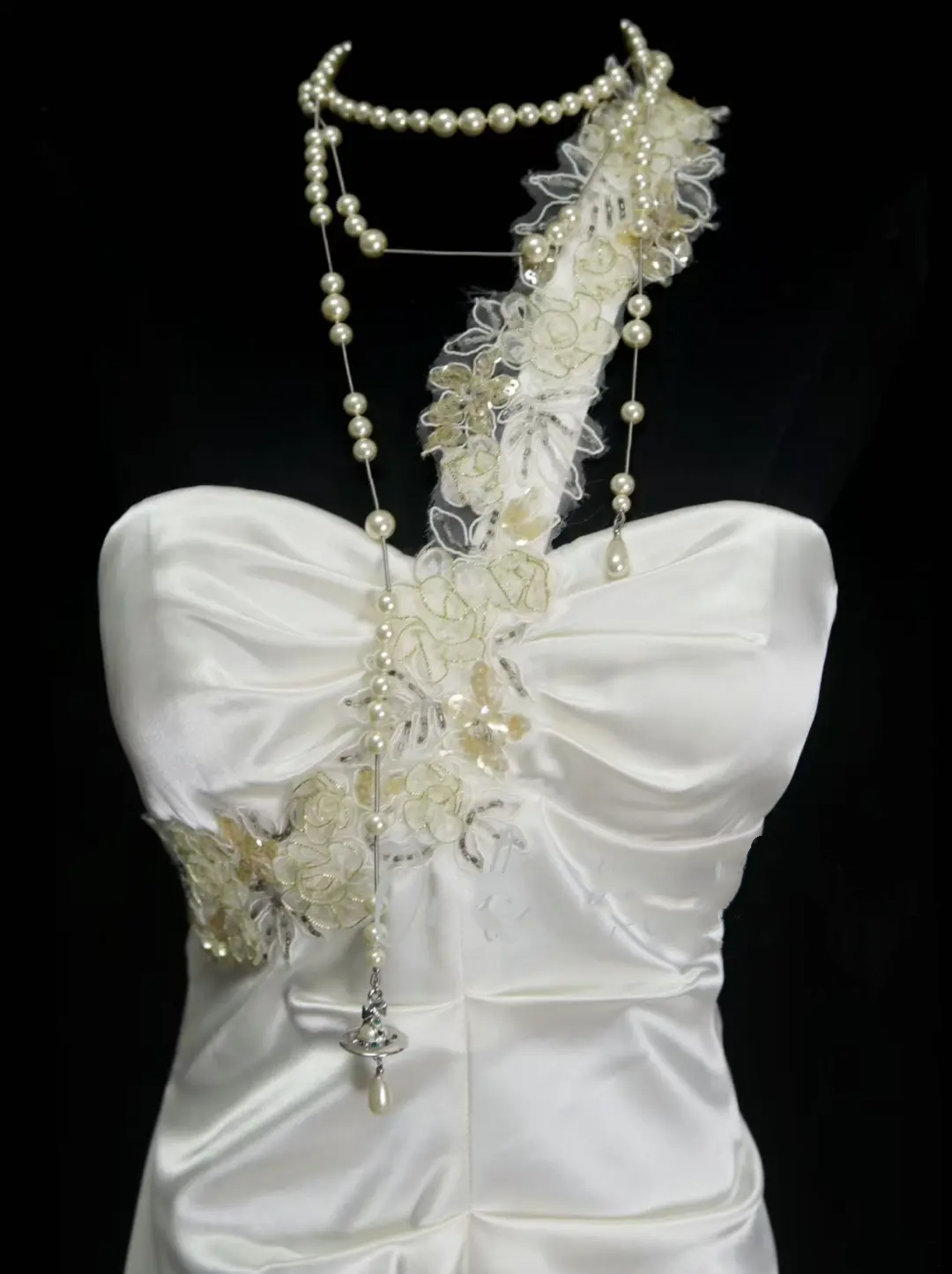 Elegantes, schlichtes Brautkleid im Meerjungfrauenstil mit One-Shoulder-Schnitt und Blumenmuster, erhältlich in kleinen und großen Größen (OB017)