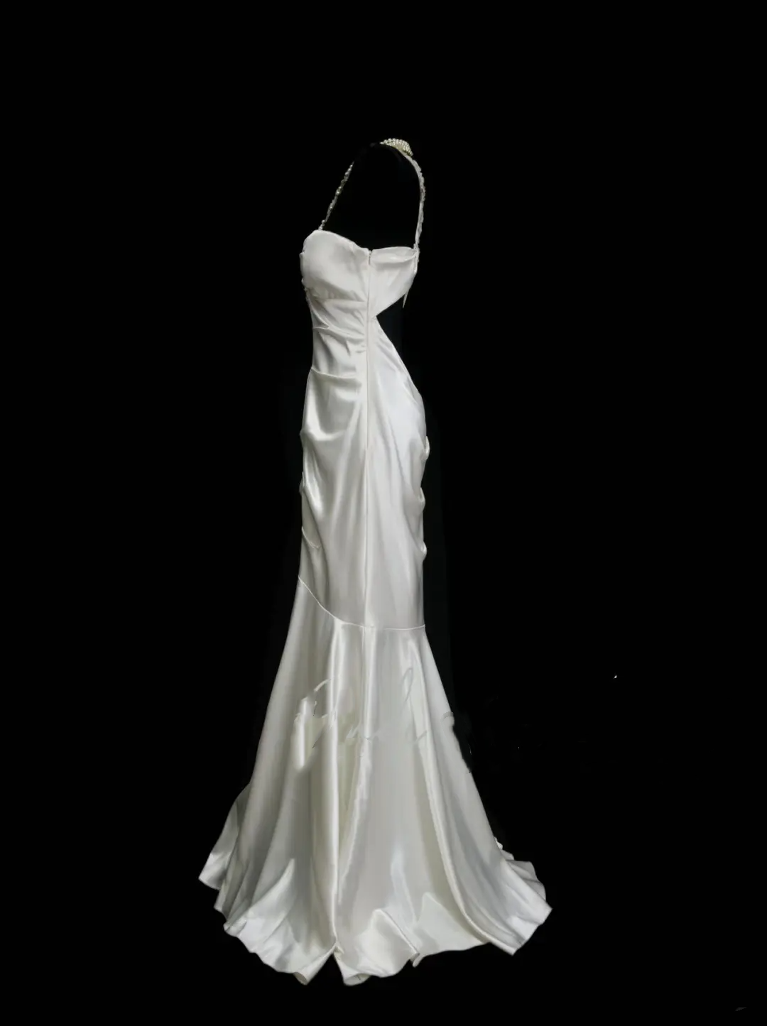 Elegantes, schlichtes Brautkleid im Meerjungfrauenstil mit One-Shoulder-Schnitt und Blumenmuster, erhältlich in kleinen und großen Größen (OB017)